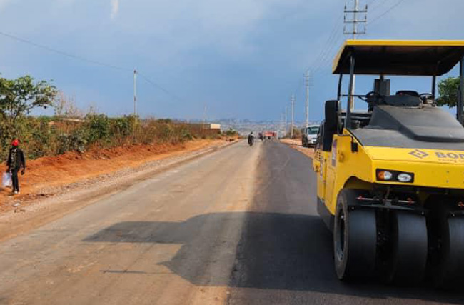 Asphaltage et Drainage de la route WANSELA(23 km et 10 km respectivement)