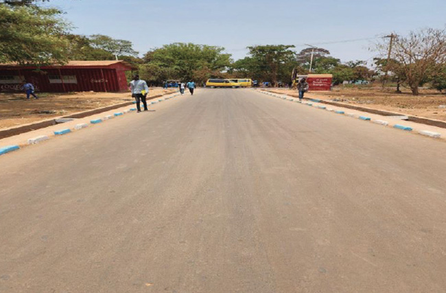 Réhabilitation de la route Transversale de 400 mètres de l’université